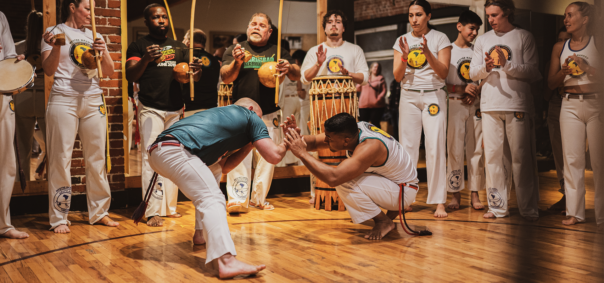 Luta e Brincadeira / Sacode a Poeira / Paranauê